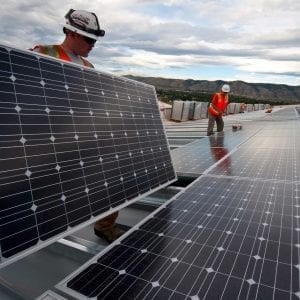 إنتاج ألواح الطاقة الشمسية